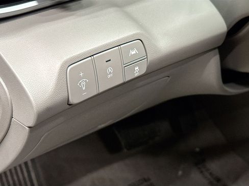 Used 2023 Hyundai Elantra SE image 13