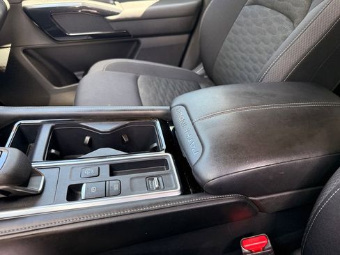 Used 2025 Nissan Pathfinder SV FWD image 22