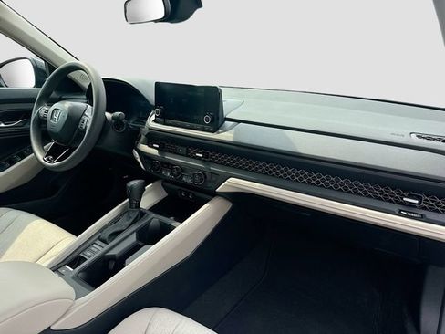 Used 2025 Honda Accord SE image 32