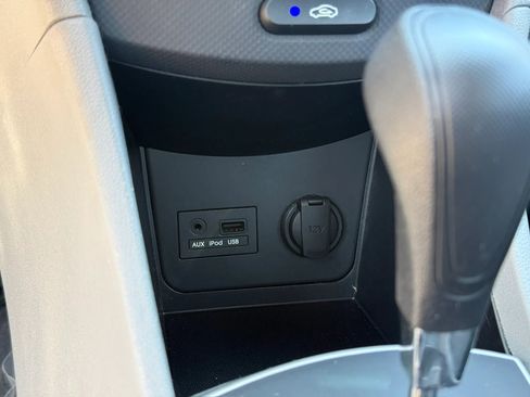 Used 2012 Hyundai Accent GLS FWD image 17