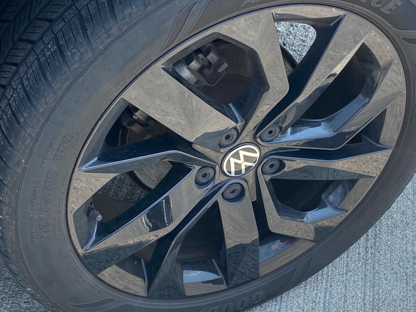 Certified 2023 Volkswagen Taos SE w/ Black Wheel Package FWD image 18