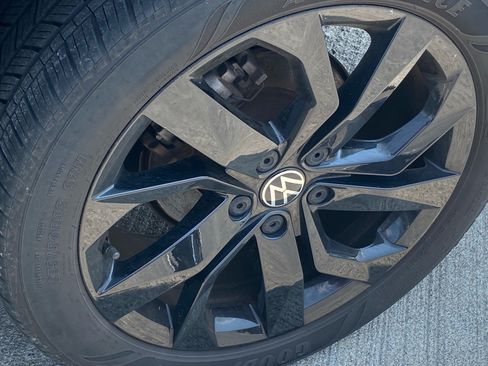 Certified 2023 Volkswagen Taos SE w/ Black Wheel Package FWD image 18