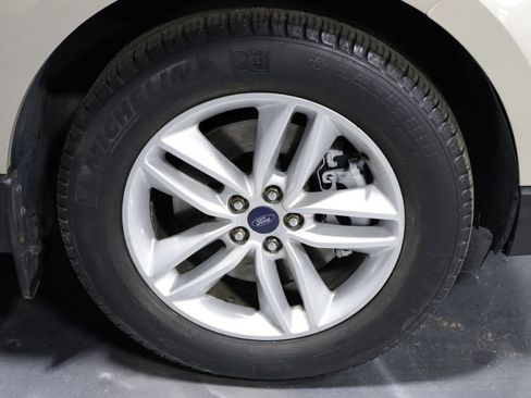 Used 2018 Ford Edge SEL w/ Equipment Group 201A AWD/4WD image 39