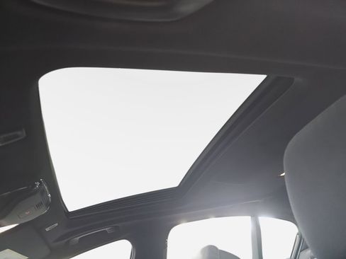 Used 2023 BMW M550i xDrive w/ Dynamic Handling Package image 21