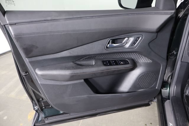 Used 2023 Nissan Ariya FWD image 19