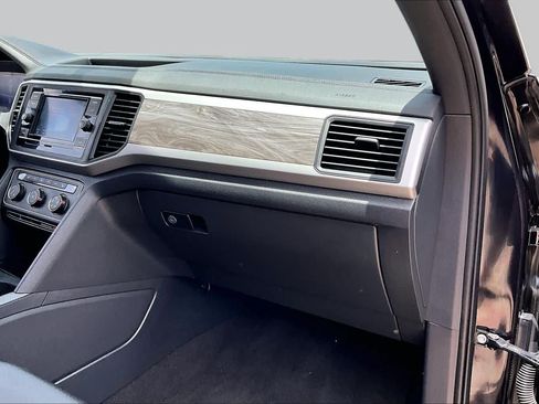 Used 2022 Volkswagen Atlas Cross Sport SE FWD image 18