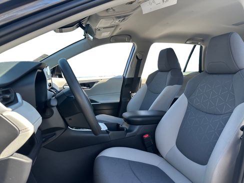 Used 2024 Toyota RAV4 XLE image 9