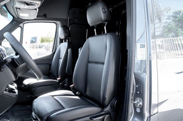 Used 2025 Mercedes-Benz Sprinter 2500 image 15