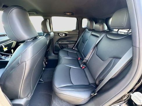 New 2026 Jeep Compass Latitude image 16