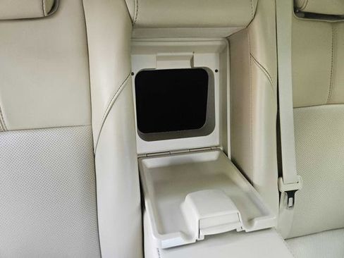 Used 2013 Toyota Avalon Limited image 31