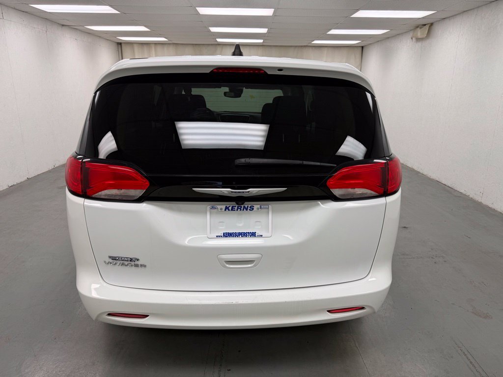 Used 2023 Chrysler Voyager LX FWD image 4