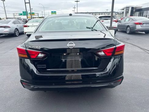 Used 2025 Nissan Altima 2.5 SV FWD image 4