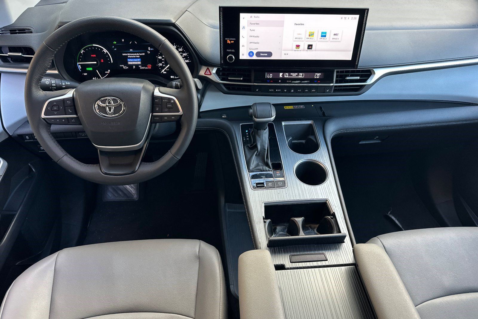 Used 2026 Toyota Sienna XLE FWD image 15