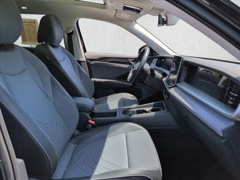 Certified 2026 Volkswagen Tiguan SE w/ Panoramic Sunroof Package FWD image 23