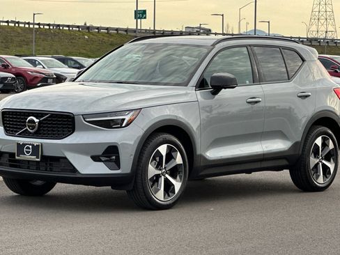 New 2026 Volvo XC40 B5 Plus w/ Protection Package Premier image 7