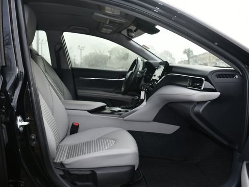 Used 2022 Toyota Camry SE image 20