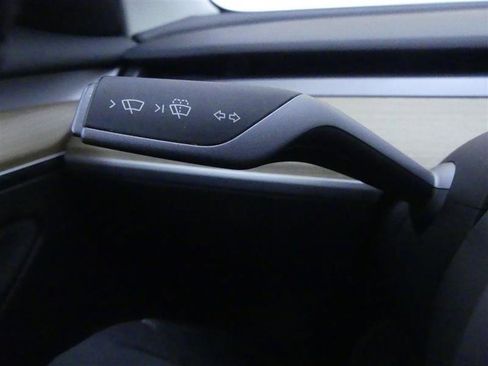 Used 2023 Tesla Model 3 Standard Range image 17