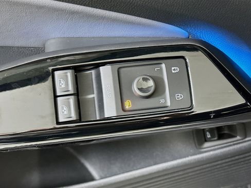Used 2023 Volkswagen ID.4 Pro S image 15