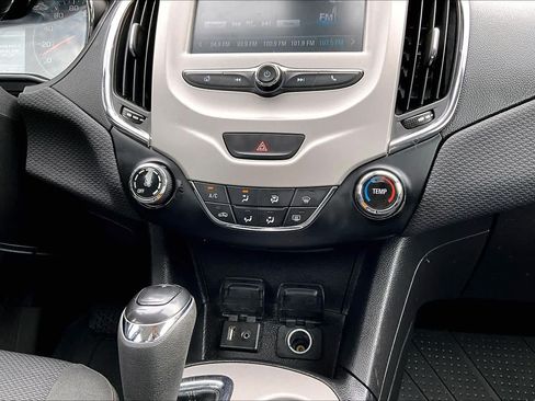 Used 2018 Chevrolet Cruze LS FWD image 35
