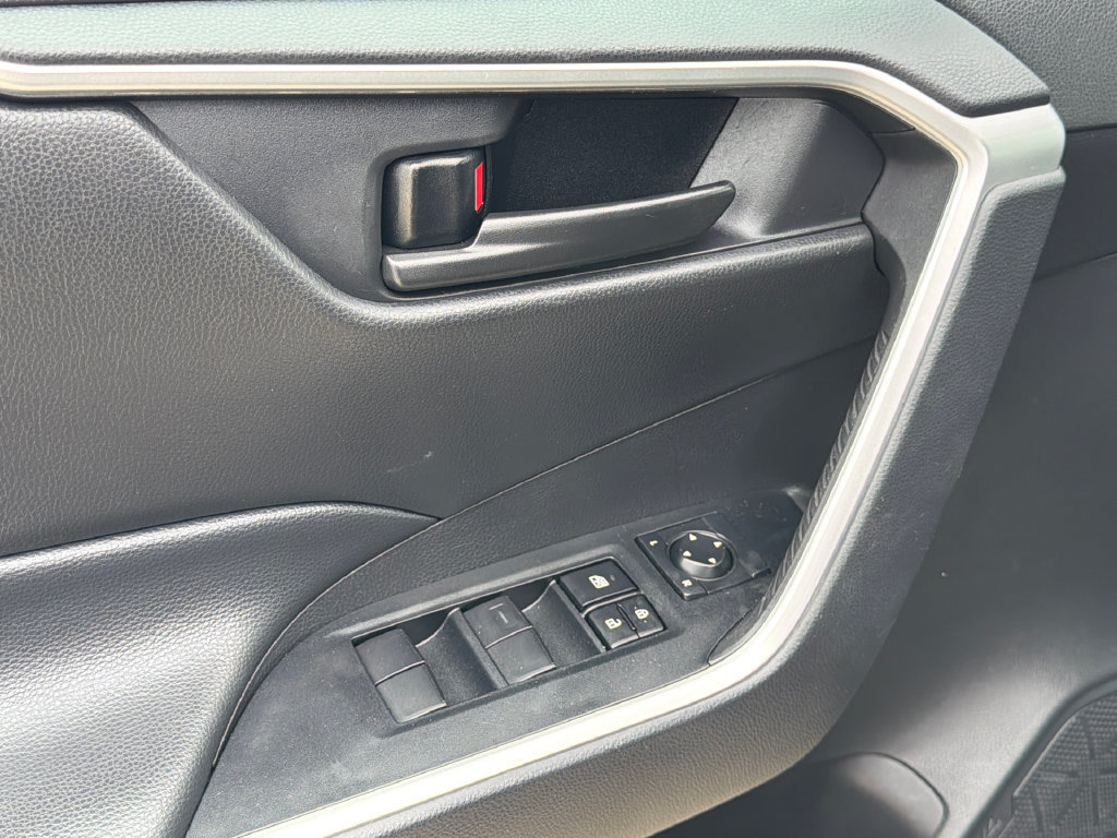 Used 2024 Toyota RAV4 LE AWD/4WD image 14