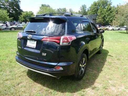 Used 2018 Toyota RAV4 XLE image 4