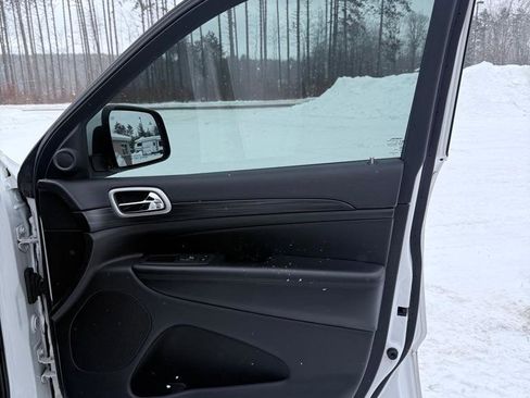 Used 2019 Jeep Grand Cherokee Altitude image 15