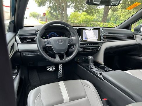 Used 2025 Toyota Camry SE w/ Convenience Package FWD image 13
