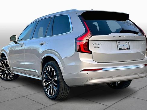 Used 2025 Volvo XC90 T8 Plus image 11