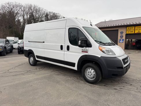 Used 2022 RAM ProMaster 2500 FWD image 2