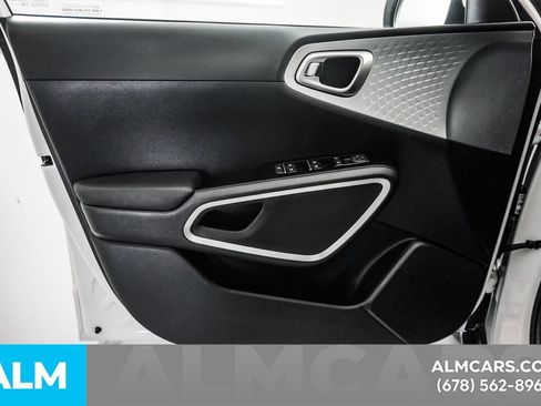 Used 2025 Kia Soul LX w/ LX Technology Package FWD image 38