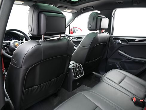 Used 2025 Porsche Macan image 33
