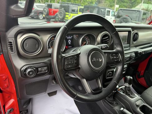 Used 2018 Jeep Wrangler Sport AWD/4WD image 13