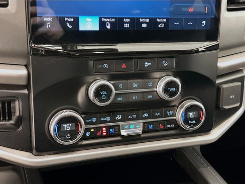 Used 2024 Ford Expedition Max XLT image 24