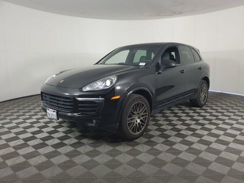 Used 2018 Porsche Cayenne Platinum Edition w/ Premium Package image 8