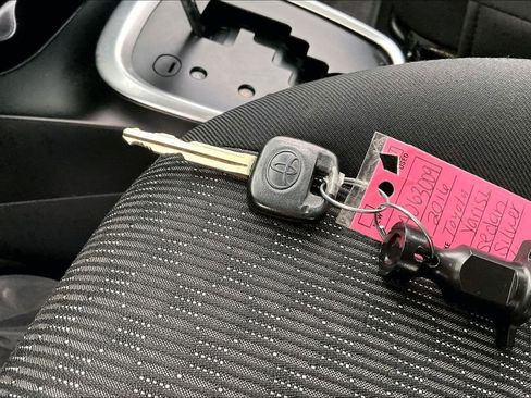 Used 2016 Toyota Yaris L image 13