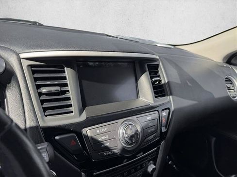 Used 2019 Nissan Pathfinder SV AWD/4WD image 13
