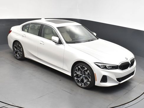 Certified 2025 BMW 330i Sedan w/ Premium Package image 36