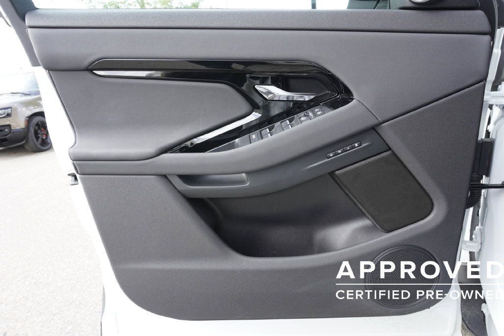 Used 2026 Land Rover Range Rover Evoque S AWD/4WD image 17