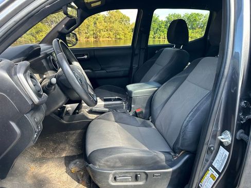 Used 2022 Toyota Tacoma TRD Sport image 13