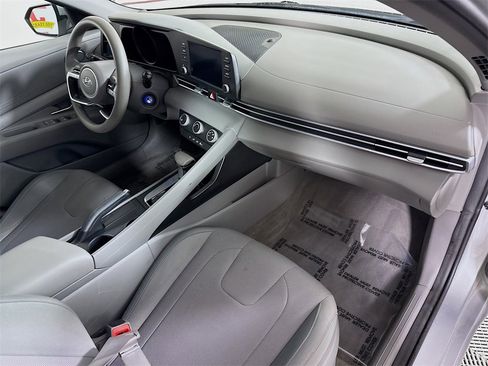 Certified 2022 Hyundai Elantra SE w/ Cargo Package image 28