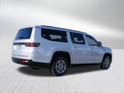 Used 2024 Jeep Wagoneer L 4WD image 3