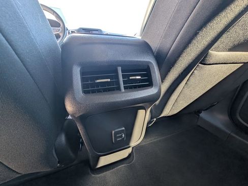 Used 2024 Chevrolet Equinox LT image 32