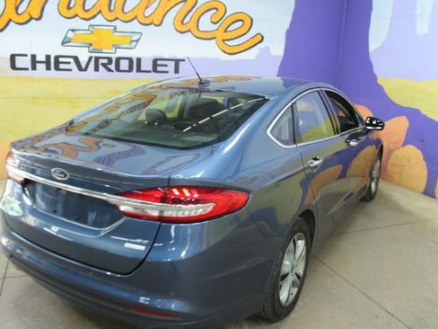 Used 2018 Ford Fusion SE w/ Fusion SE Technology Package FWD image 8