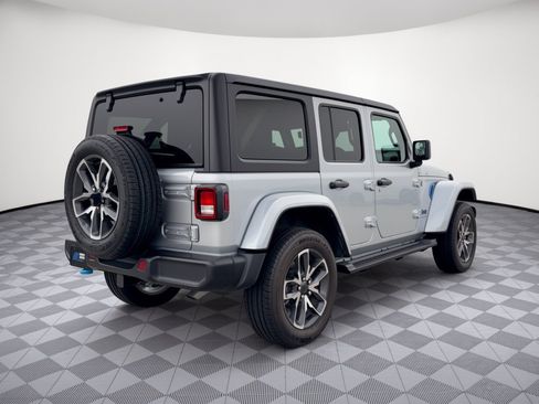 Used 2024 Jeep Wrangler Unlimited AWD/4WD image 9