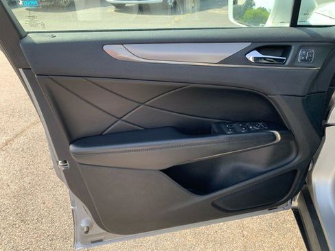 Used 2017 Lincoln MKC Premiere image 9