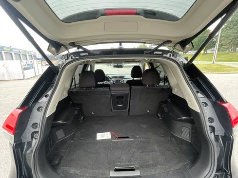 Used 2018 Nissan Rogue SV w/ Sun & Sound Touring Package AWD/4WD image 28