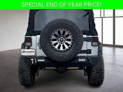 Used 2016 Jeep Wrangler Unlimited Rubicon w/ Connectivity Group image 5