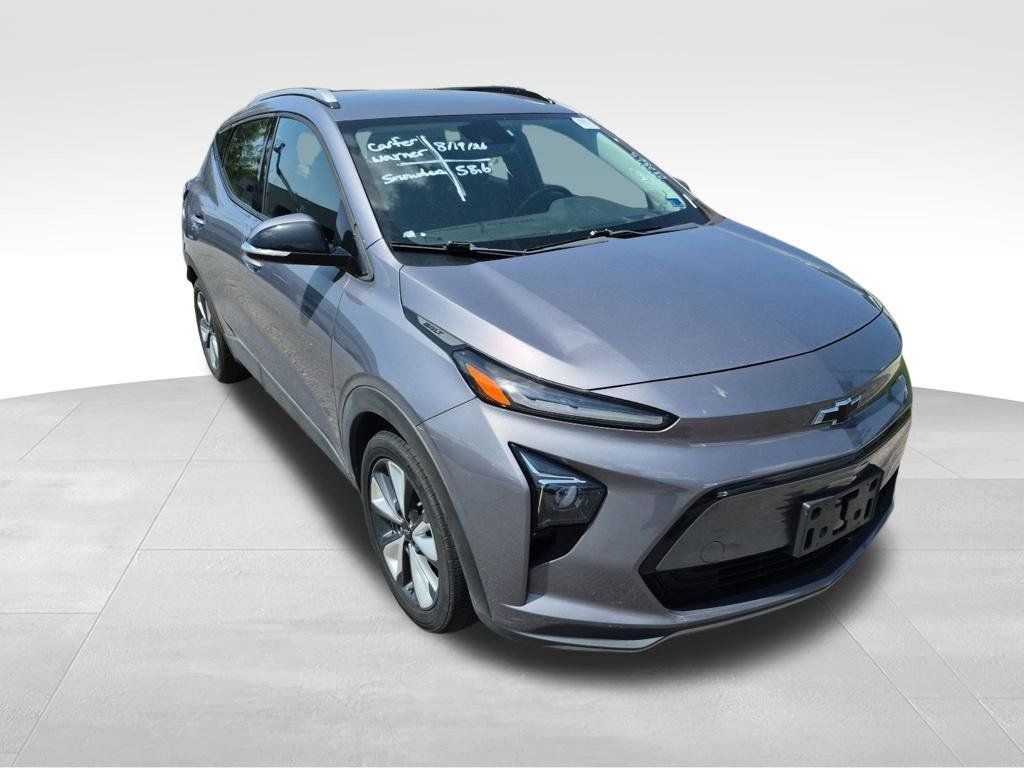 Used 2022 Chevrolet Bolt EUV LT w/ Convenience Package FWD image 13