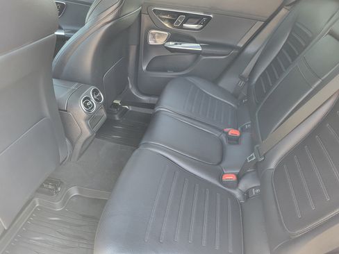 Used 2024 Mercedes-Benz GLC 300 4MATIC image 24