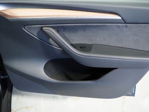 Used 2025 Tesla Model Y Long Range AWD/4WD image 55